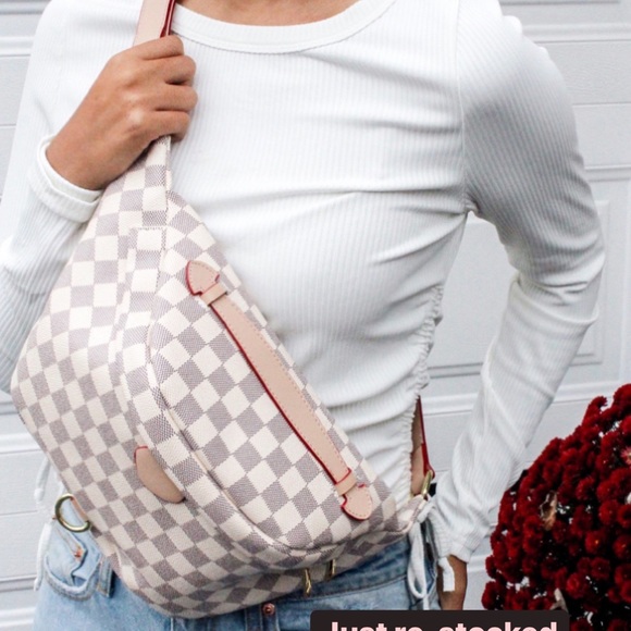 LAST ONES!! Designer Inspired Fanny bag - Picture 8 of 8